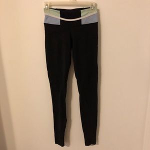 LuluLemon Wunder Under Reversible Legging (sz 4)
